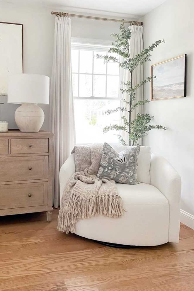 47 Dream Apartment Decor Ideas to Make You Feel Like Home 32 Add a Petite Accent Chair