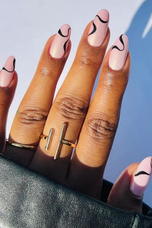 47 Cute Graduation Nail Ideas Mani Designs To Instantly Elevate Your Graduation Look 46 Black Ribbons Grad Designs