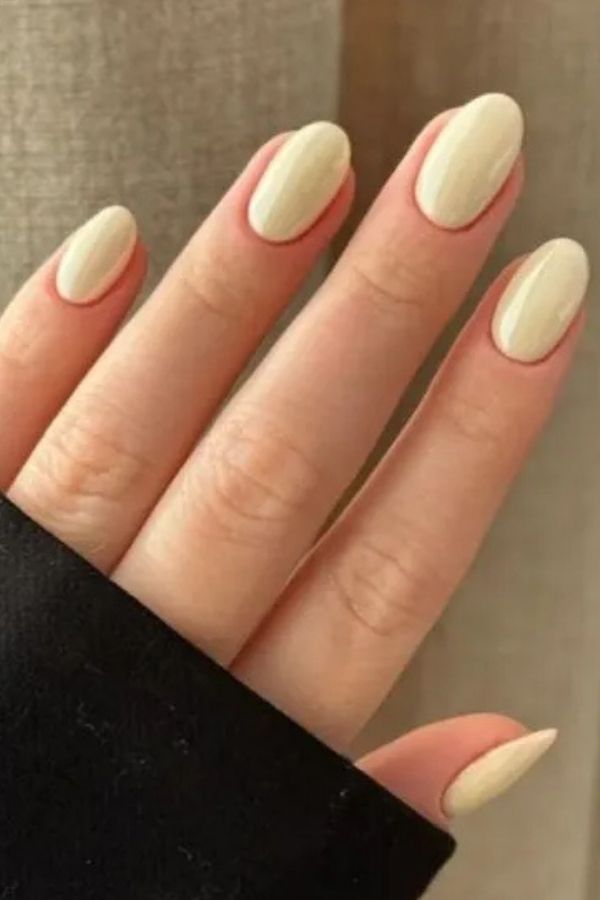 34 Soft to Bold Cutest Yellow Nail Designs Ideas Perfect for Summer and Beyond 20 Buttery Yellow Fingernails