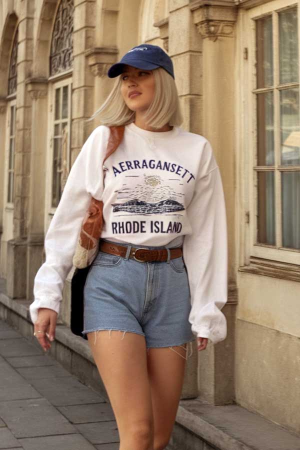 34 Summer Style Trends for 2025 You’ll Want to Wear 25 Comfy Sweatshirt and Denim Combo