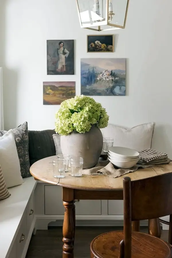 Creative Breakfast Nook Decor