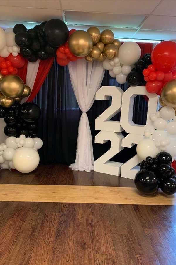 23 Picture-Perfect Graduation Party Backdrop Ideas That Will Wow Your Guests 16 Effortless Indoor Graduation Backdrop Setup