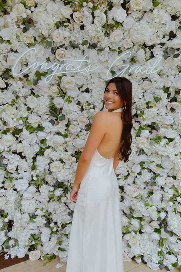23 Picture-Perfect Graduation Party Backdrop Ideas That Will Wow Your Guests 18 Elegant White Rose Flower Wall