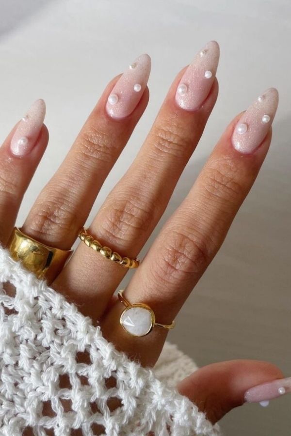 47 Cute Graduation Nail Ideas Mani Designs To Instantly Elevate Your Graduation Look 7 Glittery Nails with Pearls
