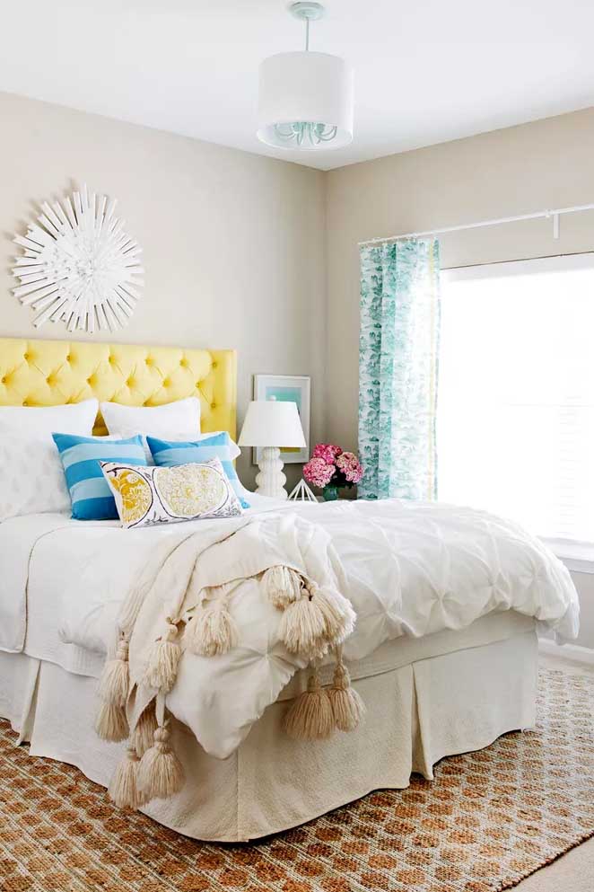 47 Dream Apartment Decor Ideas to Make You Feel Like Home 29 Go Bold with Accent Colors