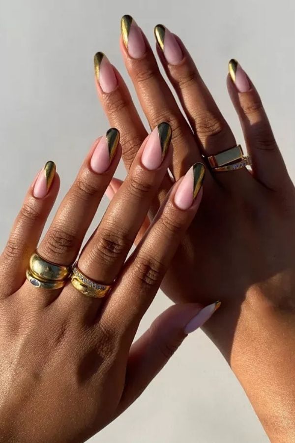 34 Most Stunning Deco Nails Art to Try Right Now 32 Gold Diagonal Nails Tips