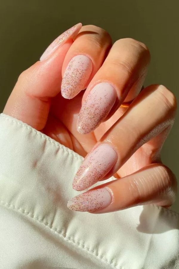47 Cute Graduation Nail Ideas Mani Designs To Instantly Elevate Your Graduation Look 34 Gold Glitter Nails Color