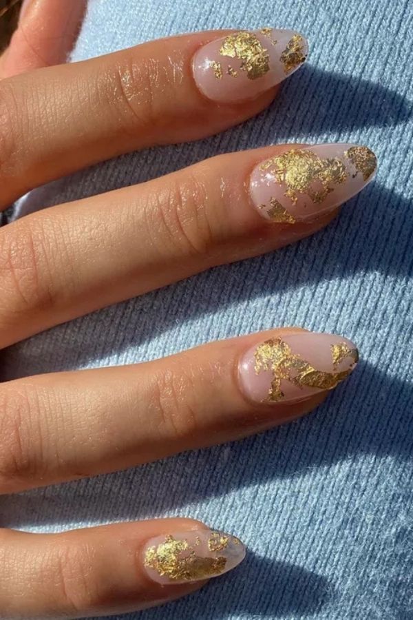 47 Cute Graduation Nail Ideas Mani Designs To Instantly Elevate Your Graduation Look 20 Gold Glitters High School Grad Nails