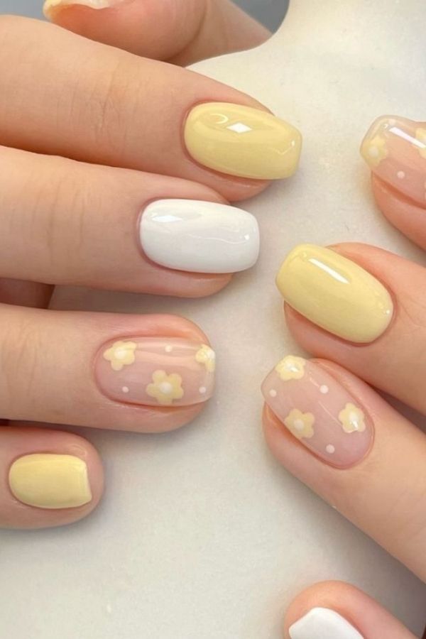 34 Soft to Bold Cutest Yellow Nail Designs Ideas Perfect for Summer and Beyond 34 Light Yellow Short Nails