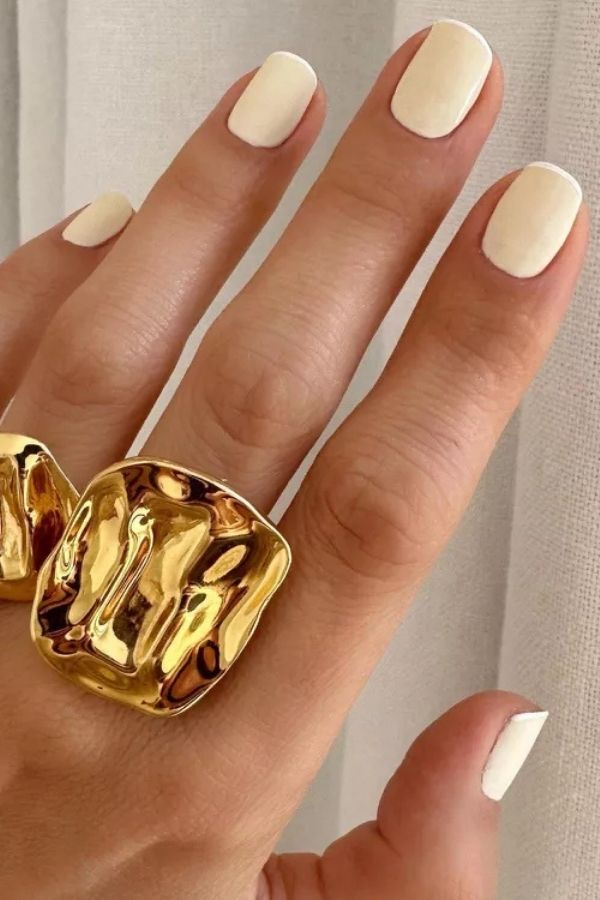 47 Cute Graduation Nail Ideas Mani Designs To Instantly Elevate Your Graduation Look 28 Linen Graduation Celebration Nails