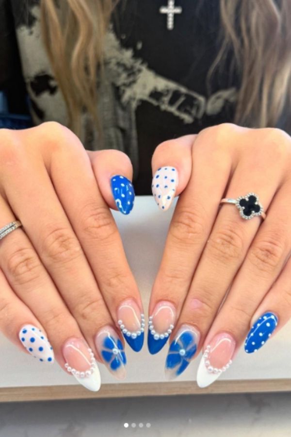 47 Cute Graduation Nail Ideas Mani Designs To Instantly Elevate Your Graduation Look 4 Midnight Blue College Grads Nails