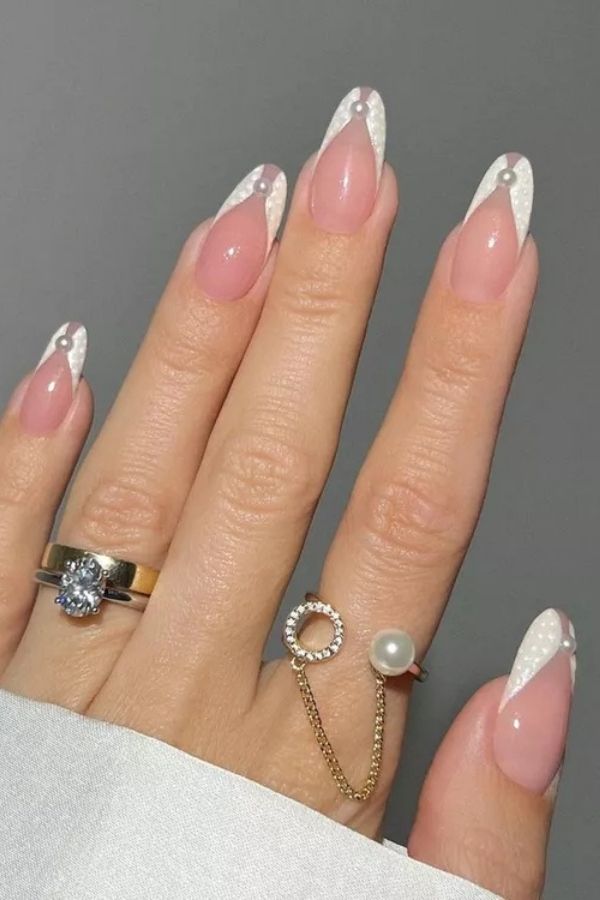 47 Cute Graduation Nail Ideas Mani Designs To Instantly Elevate Your Graduation Look 30 Pearl Accents College Nails