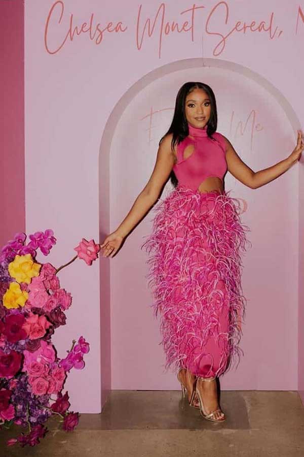 23 Picture-Perfect Graduation Party Backdrop Ideas That Will Wow Your Guests 17 Pink Arch With Roses Backdrop