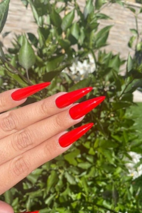 47 Cute Graduation Nail Ideas Mani Designs To Instantly Elevate Your Graduation Look 21 Red Graduation Nails