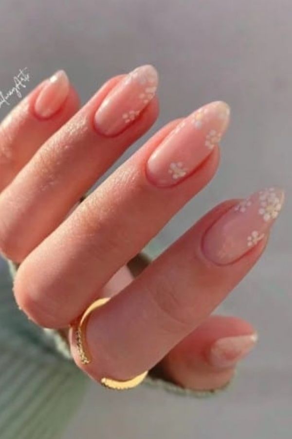 47 Cute Graduation Nail Ideas Mani Designs To Instantly Elevate Your Graduation Look 13 Simple Graduation Nails