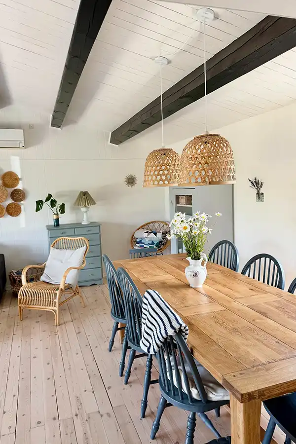 36 Stunning Summer Decorating Ideas to Refresh Your Home for 2025 31 Simple Summer Daisy Styling
