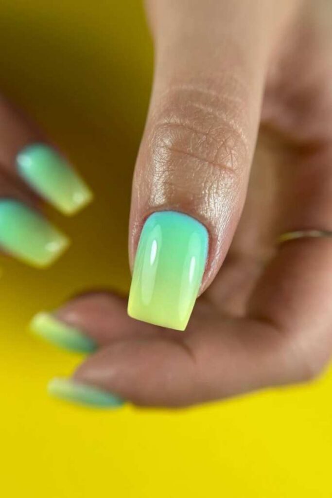 35 Classy Vacation Nail Designs You Can Try This Summer 18 Simple summer gradient for summer
