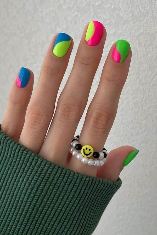 43 Trending Short Summer Nails Designs You Can’t Miss But Replicate 34 Three Shaded Summer Nails