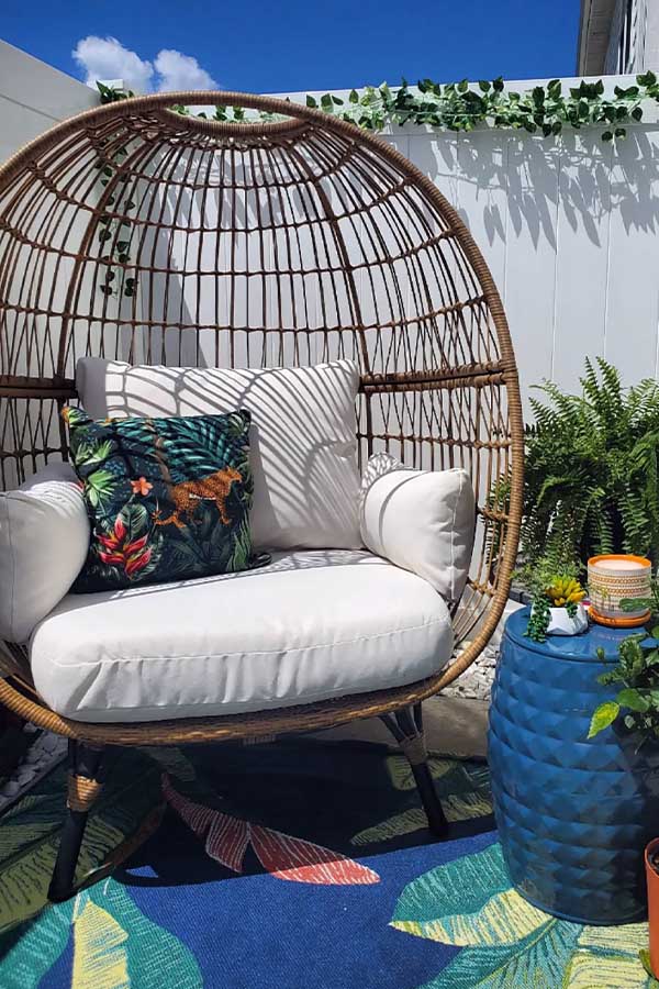 29+ Cozy Backyard Ideas for Small Outdoor Spaces 13 Tropical Backyard Nook