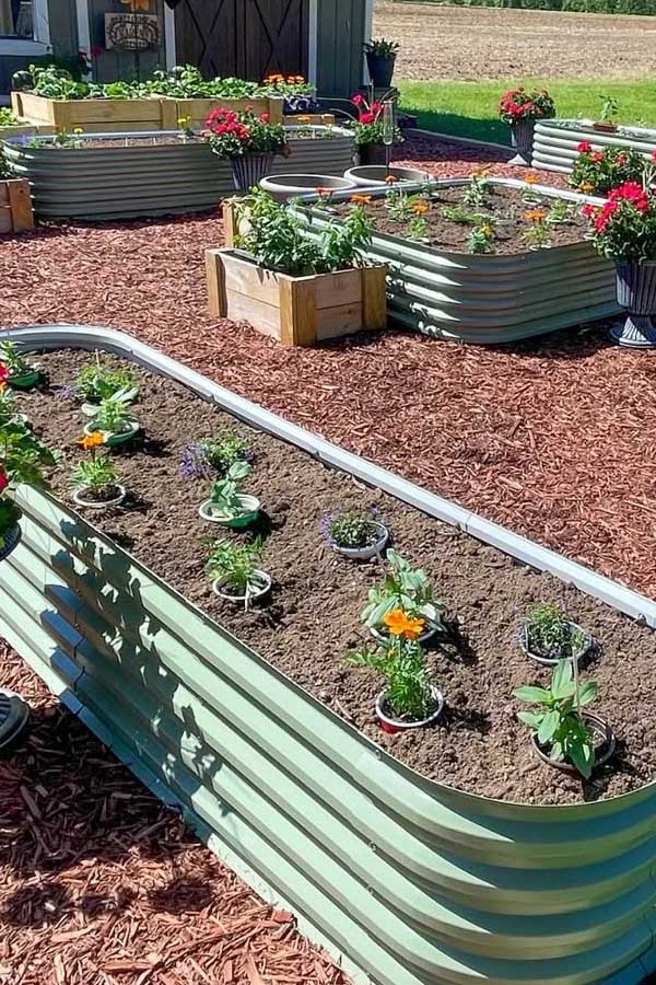 29+ Cozy Backyard Ideas for Small Outdoor Spaces 9 Try Raised Garden Beds