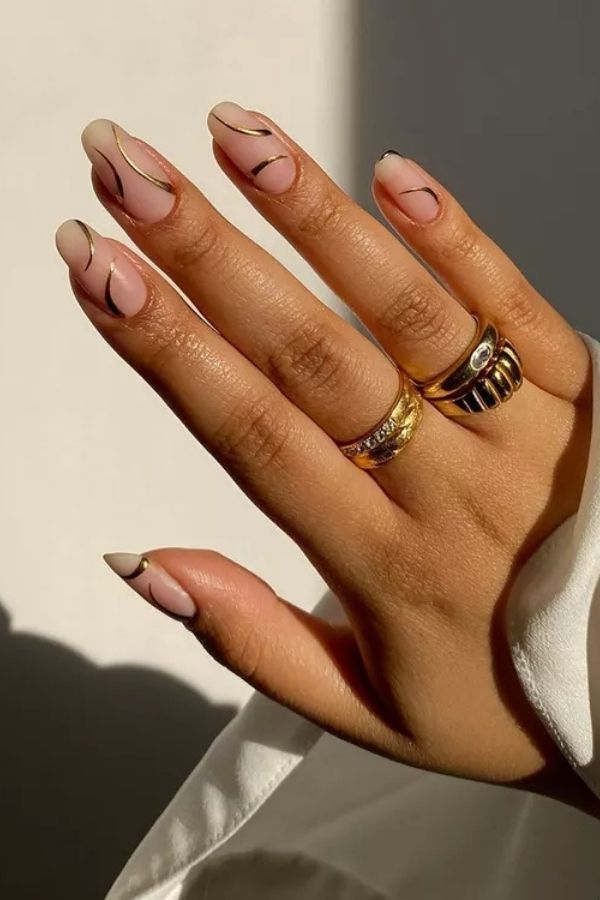34 Most Stunning Deco Nails Art to Try Right Now 33 Wavy Gold Nails Idea