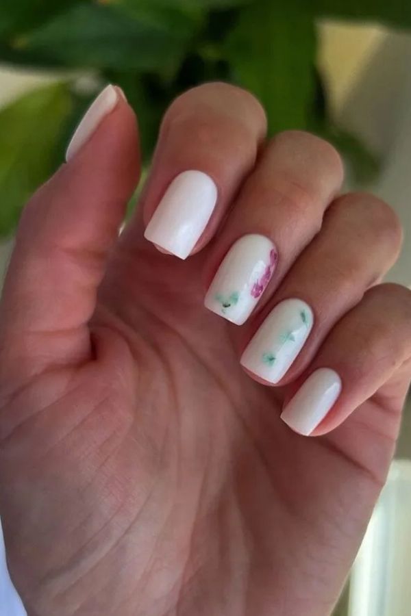 43 Trending Short Summer Nails Designs You Can’t Miss But Replicate 29 White Accent Nails