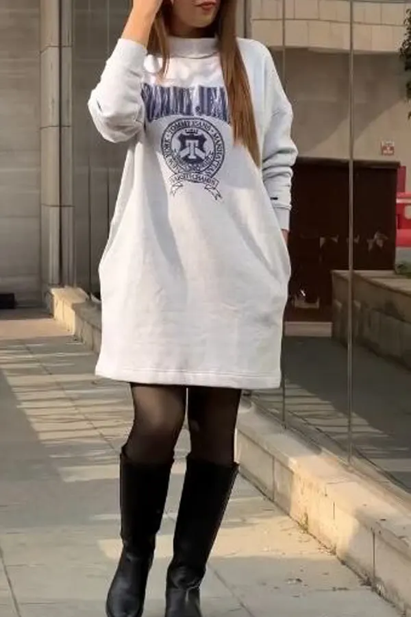 29 Classy Fall Outfits For Women Over 40 & 50 That Prove Age Has No Fashion Limits 24 A Sweatshirt Dress and Tights Combo That Always Feels Right