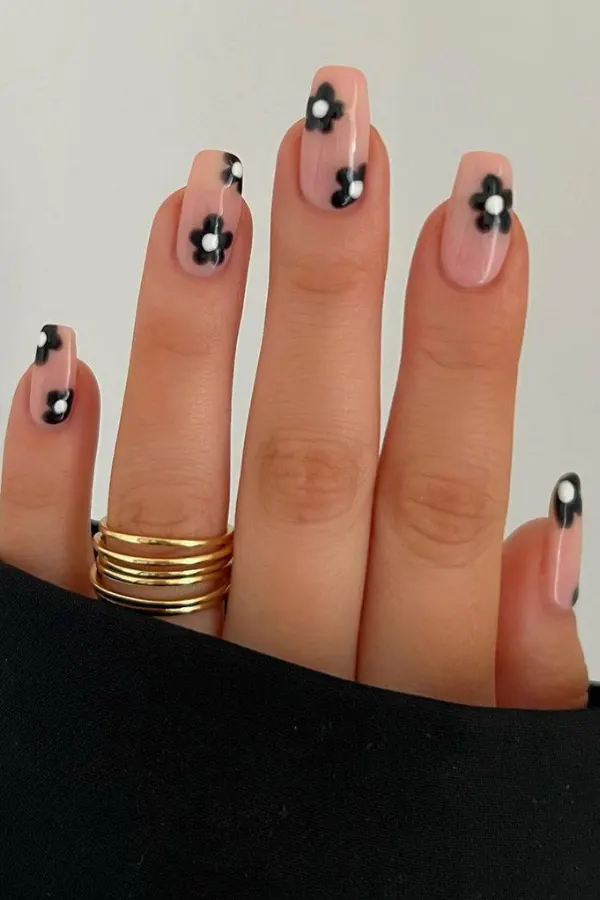 54 Elegant Flower Nail Designs Floral Mani Ideas To Copy This Season 50 Black and White Floral Nails