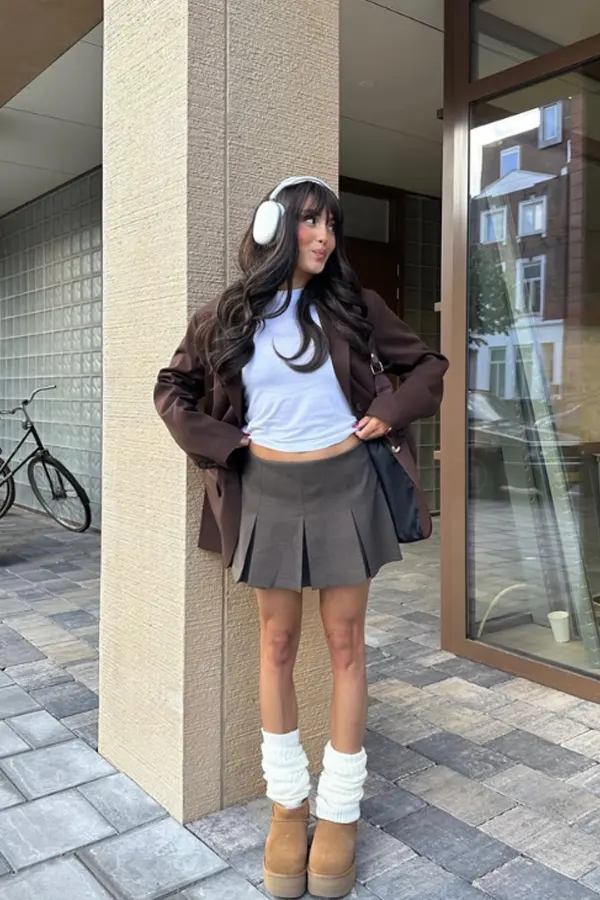 51 Stylish Fall Outfit Ideas for Woman Who Want Comfort and Class 21 Chic Blazer Set with a Mini Skirt