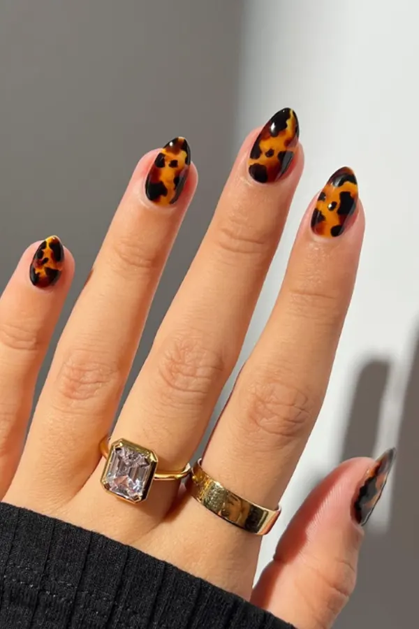 47 Cozy Cute Fall Nails Designs Autumn Mani Ideas You Must Try This Season 32 Chic Molten Tortoise Nail Design
