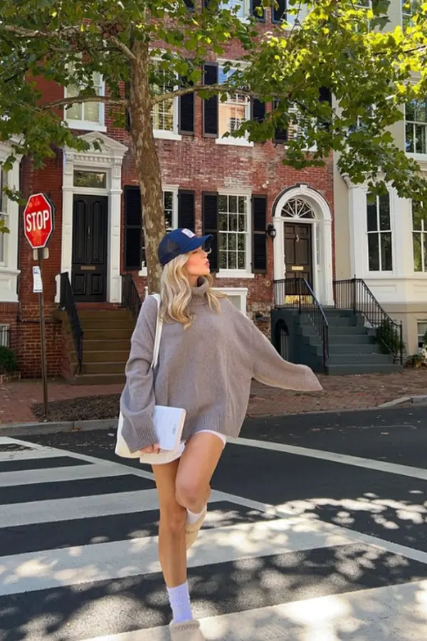 51 Stylish Fall Outfit Ideas for Woman Who Want Comfort and Class 23 Chunky Knit Turtleneck and Shorts for Mild Fall Days - Fall Dress Ideas for Woman