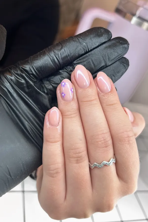 37 Must-Try Clean Girl Nails Ideas for a Fresh and Effortlessly Simple Look 18 Clean Girl Floral Nails