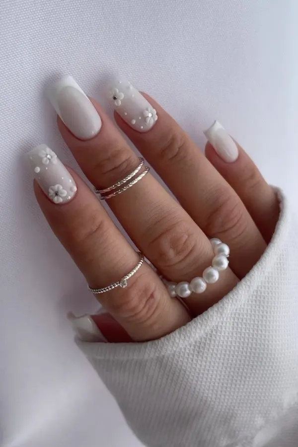 54 Elegant Flower Nail Designs Floral Mani Ideas To Copy This Season 2 Clean White Blossoms Nails