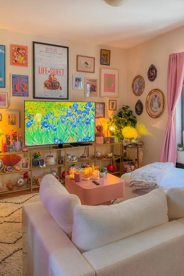 26 Cozy Living Room Designs You’ll Want to Copy 23 Cozy Living Room Glow Up