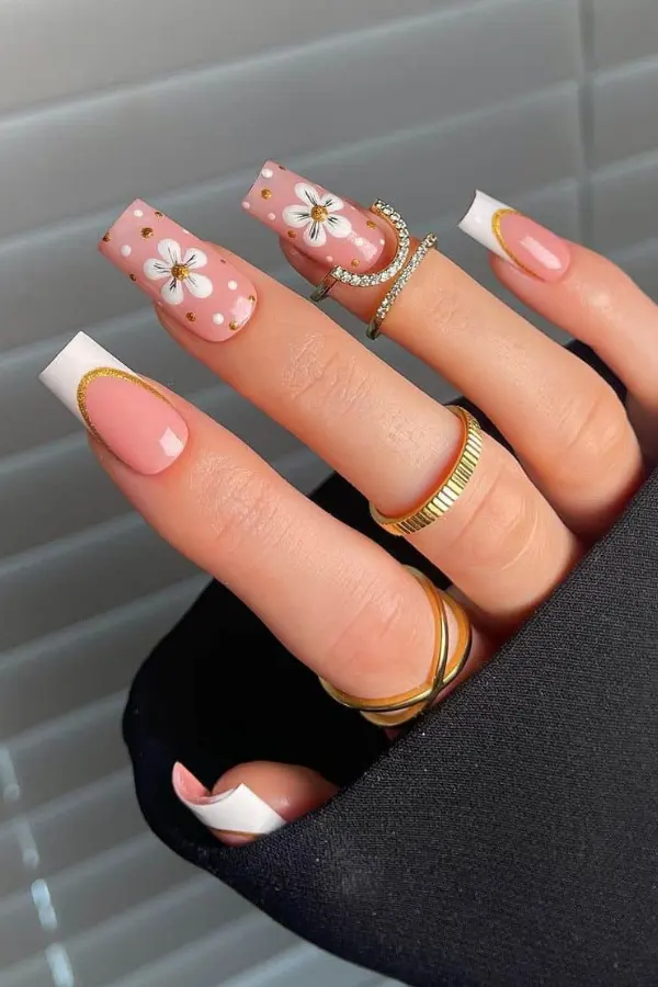 54 Elegant Flower Nail Designs Floral Mani Ideas To Copy This Season 9 Dainty Daisies Spring Mani Styling