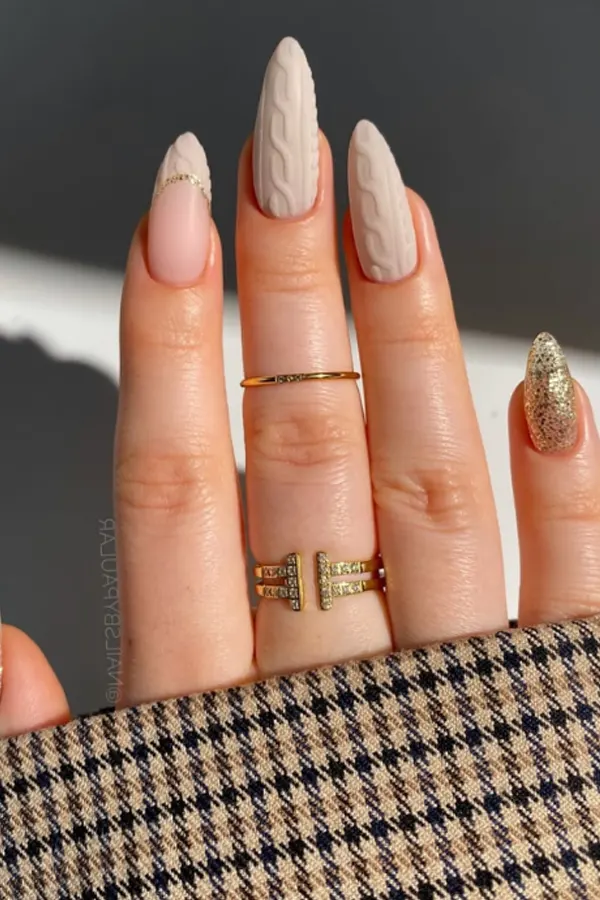 47 Cozy Cute Fall Nails Designs Autumn Mani Ideas You Must Try This Season 21 Earthy Luxe Gold Texture Nails
