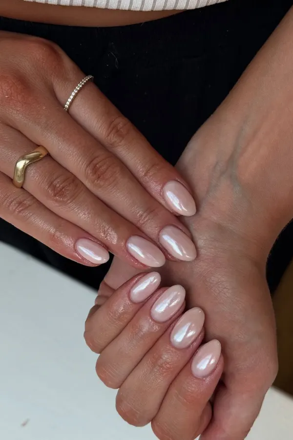 37 Must-Try Clean Girl Nails Ideas for a Fresh and Effortlessly Simple Look 9 Elegant Clean Chrome Nails