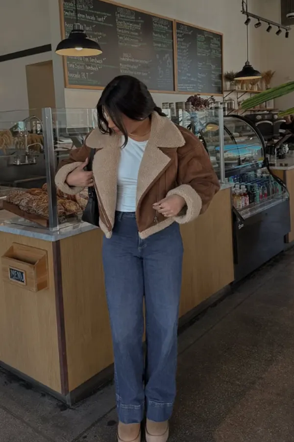 51 Stylish Fall Outfit Ideas for Woman Who Want Comfort and Class 8 Essential Fall Layering with an Aviator Jacket and Jeans