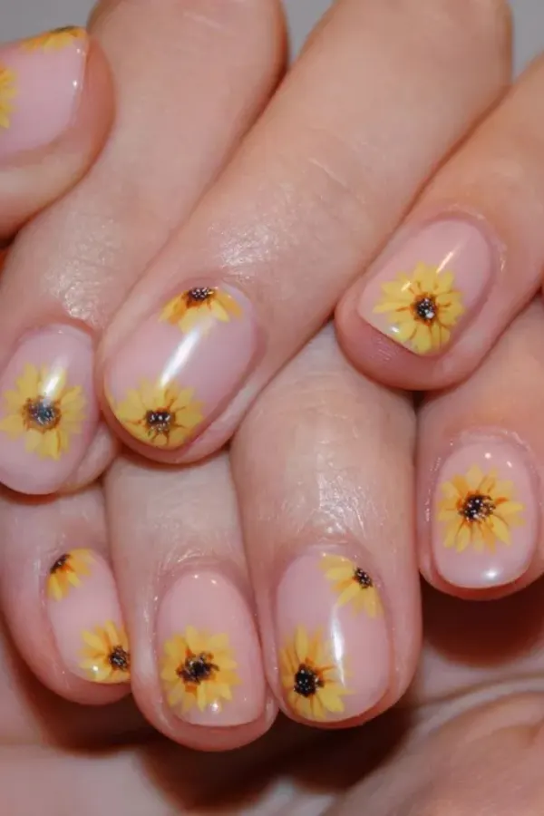 41 Bright and Cheerful Sunflower Nail Designs Ideas You’ll Love to Copy 26 Glitter-Touched Sunflower Nails