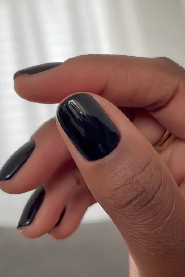36 Subtle Yet Cute Minimal Nail Designs Mani Ideas You’ll Love to Wear 9 Glossy Black on Short Nails