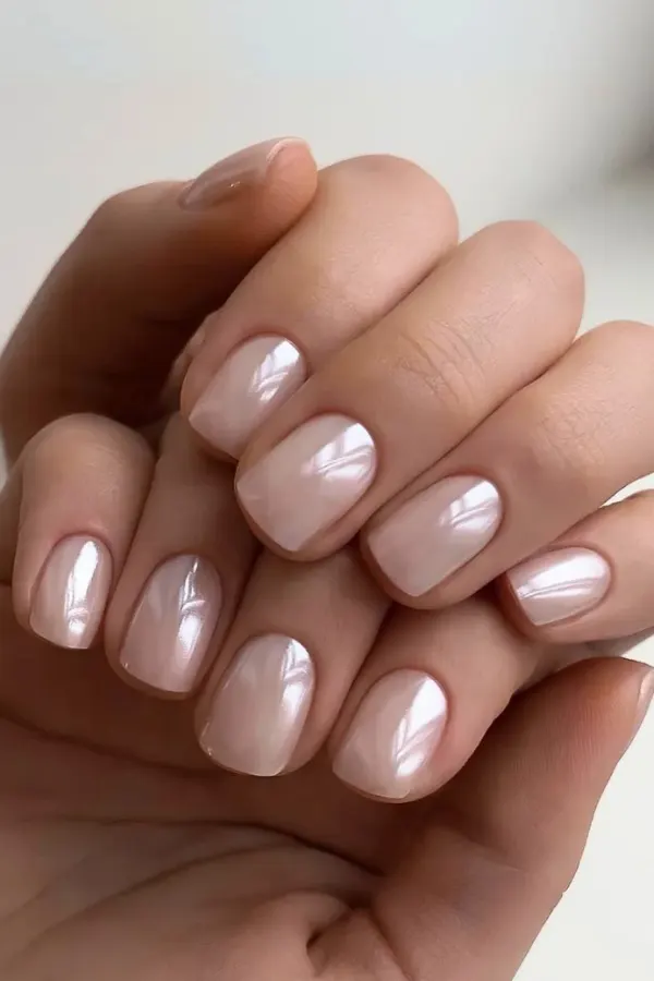37 Must-Try Clean Girl Nails Ideas for a Fresh and Effortlessly Simple Look 20 Glossy White Chrome Nails