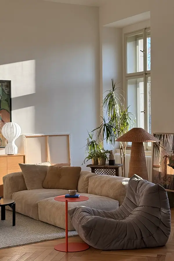 28 Minimalist Living Room Ideas That Feel Bigger 25 Go Bold With Accent Tables