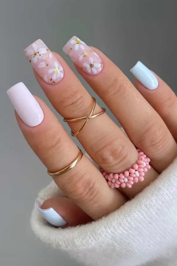 54 Elegant Flower Nail Designs Floral Mani Ideas To Copy This Season 6 Gold Dotted Creamy White Flowers Nails