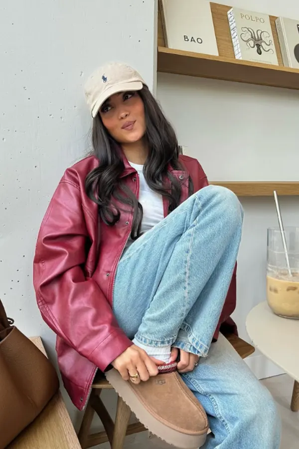 51 Stylish Fall Outfit Ideas for Woman Who Want Comfort and Class 17 Laid-Back Cool with a Leather Jacket and Classic Tee