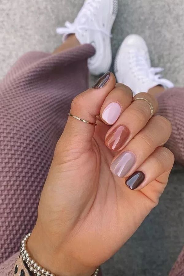 36 Subtle Yet Cute Minimal Nail Designs Mani Ideas You’ll Love to Wear 3 Neutral Nails in Soft Layers