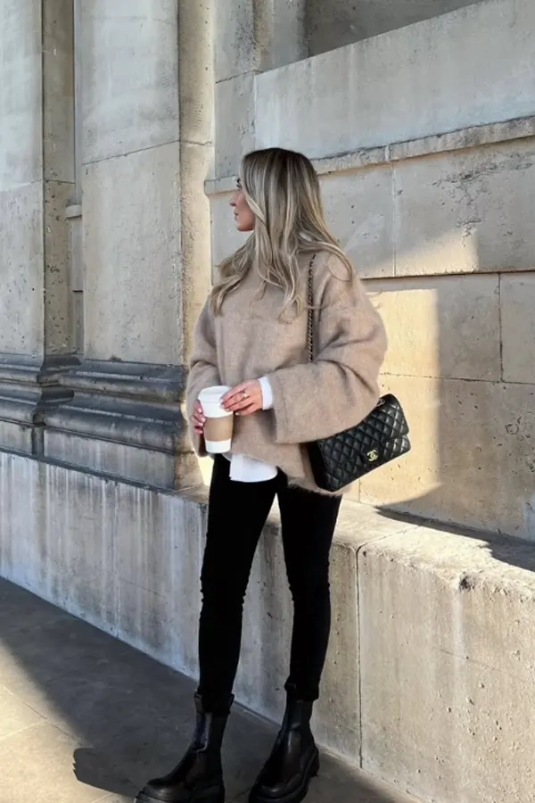 51 Stylish Fall Outfit Ideas for Woman Who Want Comfort and Class 41 Oversized Jumper Layered Over Shirt and Leggings - Fall Outfit for Woman
