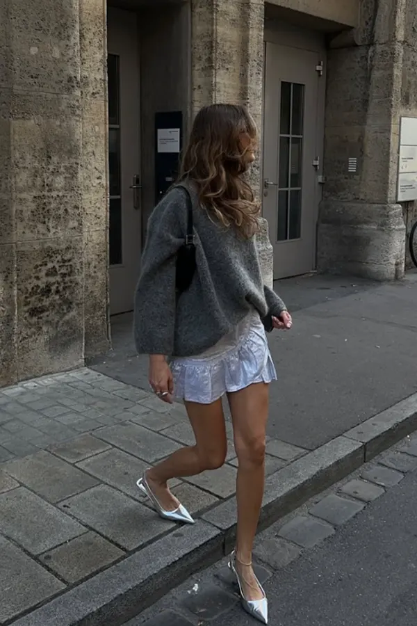 51 Stylish Fall Outfit Ideas for Woman Who Want Comfort and Class 31 Oversized Knit with a Ruffled Mini - Fall Outfit for Woman