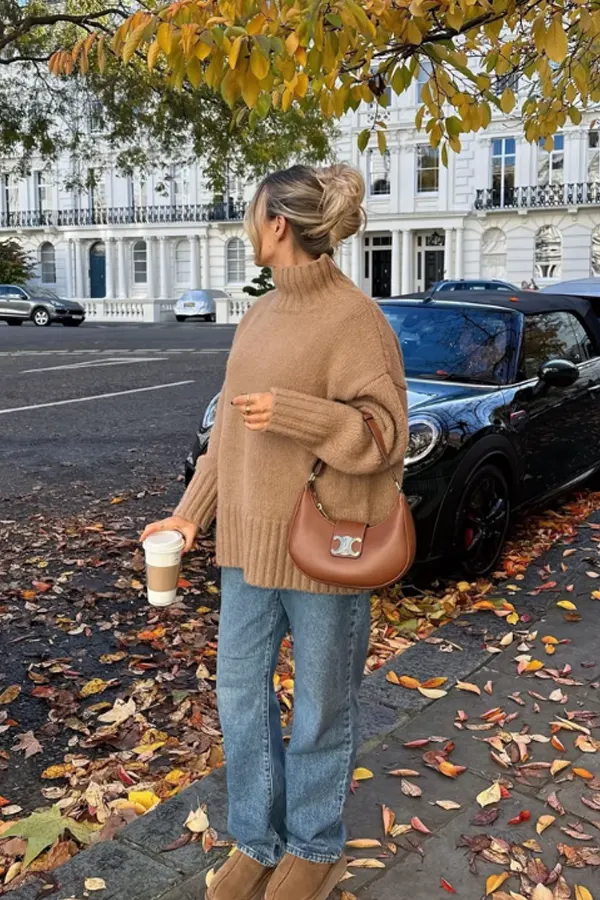 51 Stylish Fall Outfit Ideas for Woman Who Want Comfort and Class 36 Oversized Sweater with Relaxed Denim - Fall Outfit for Woman