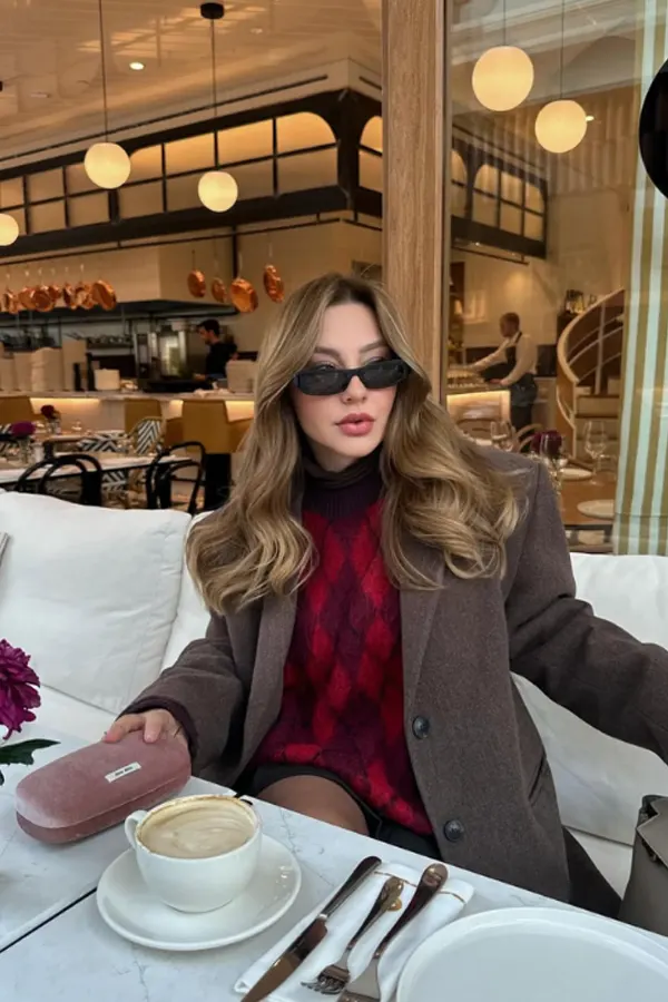 51 Stylish Fall Outfit Ideas for Woman Who Want Comfort and Class 20 Plaid and Blazer Combo with Skirt for Fall Layers - Fall Outfit for Woman