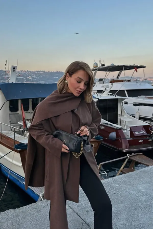 51 Stylish Fall Outfit Ideas for Woman Who Want Comfort and Class 22 Polished Autumn Layers with Long Coat and Scarf - Fall Outfit for Woman
